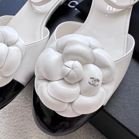 Chanel CC Logo Mary Jane . - Picture 2 of 13